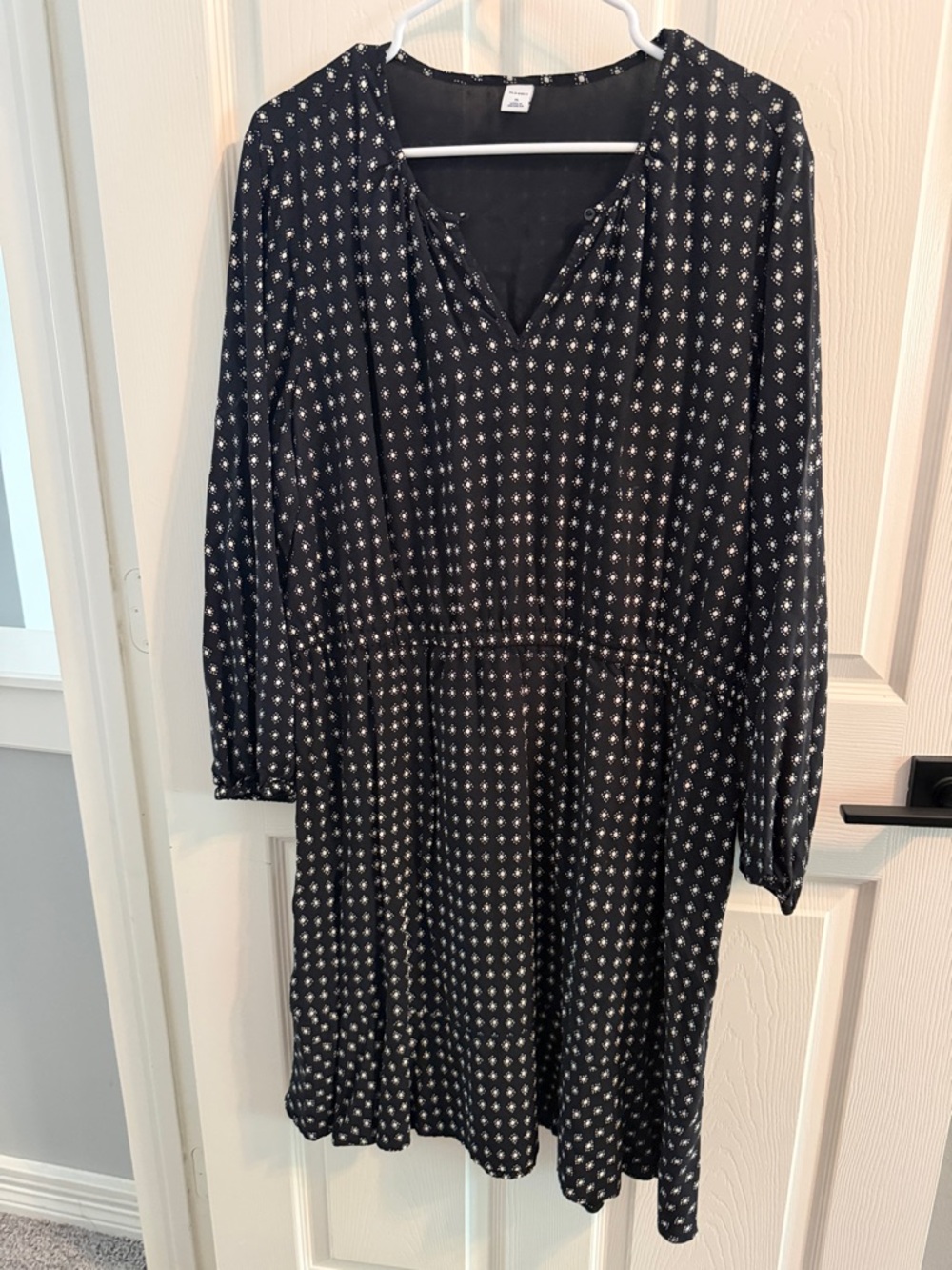 Old Navy Black Long-Sleeve V-Neck Dress with White Dot Print